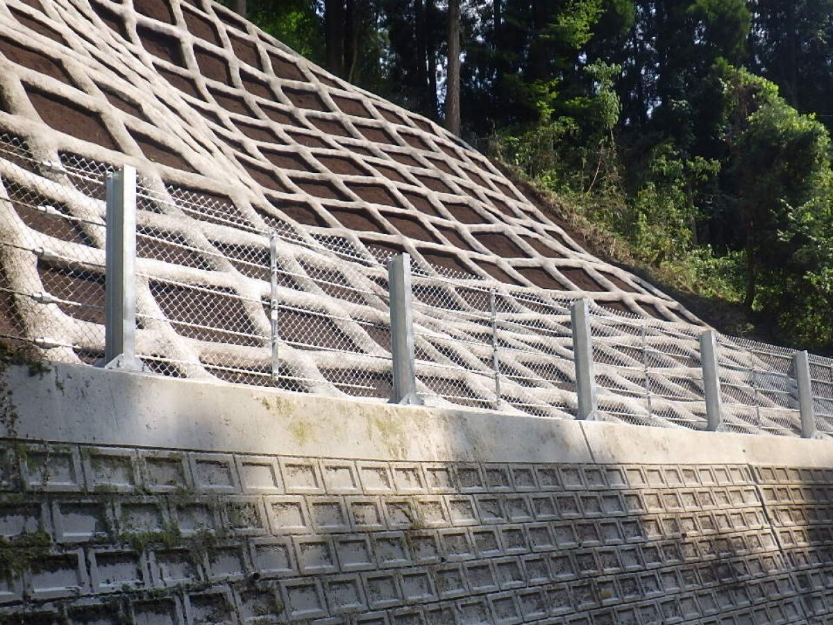 麻輝工業株式会社の法面保護工事の現場写真｜宮崎県門川町